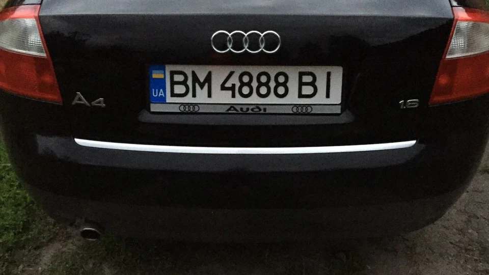 Audi A4 Чорна пантера