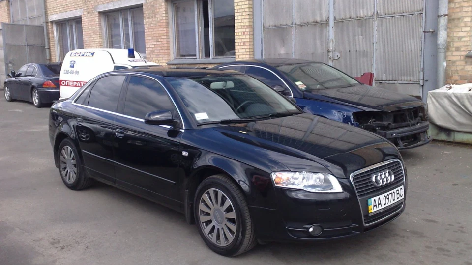 Audi A4 ЧОРНА КІЦЬКА 2
