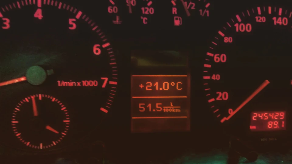 Audi A4 Маленький звір 2.6 4