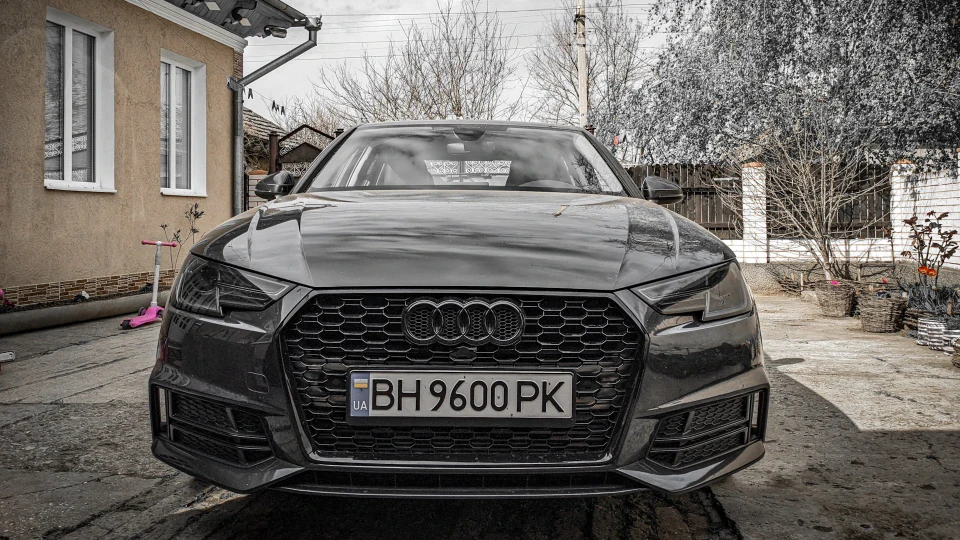 Audi A4 Manhattan gray