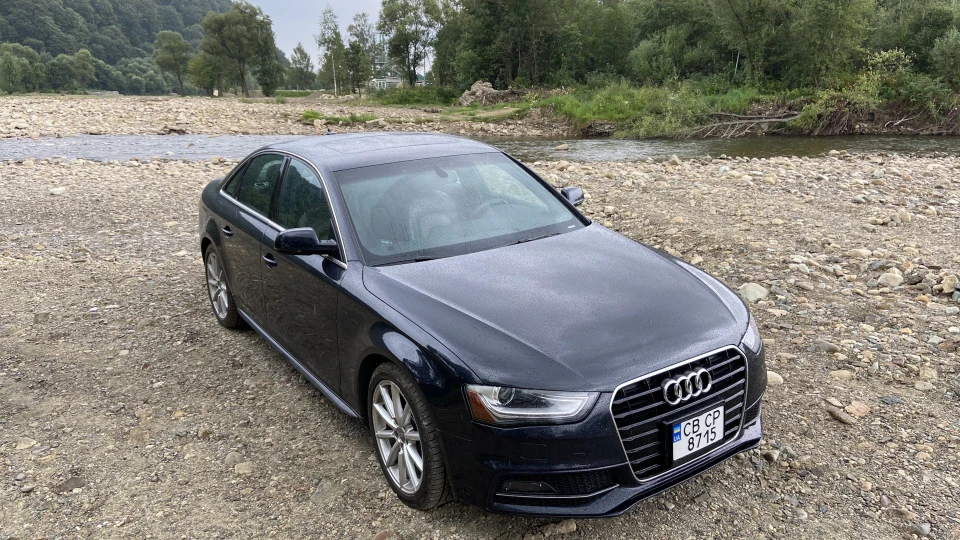 Audi A4 Moonlight Blue 2