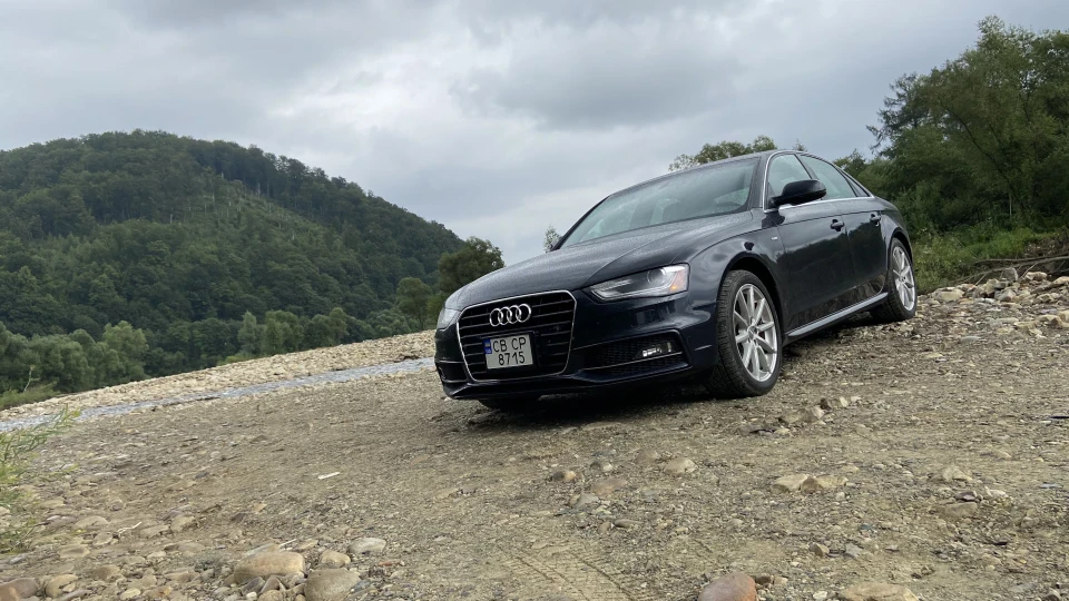 Audi A4 Moonlight Blue 3