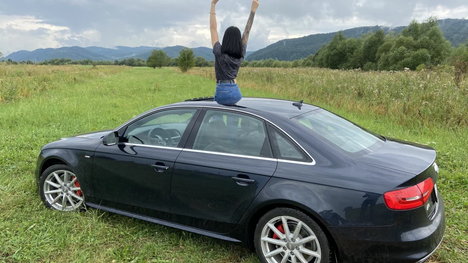 Audi A4 Moonlight Blue 4