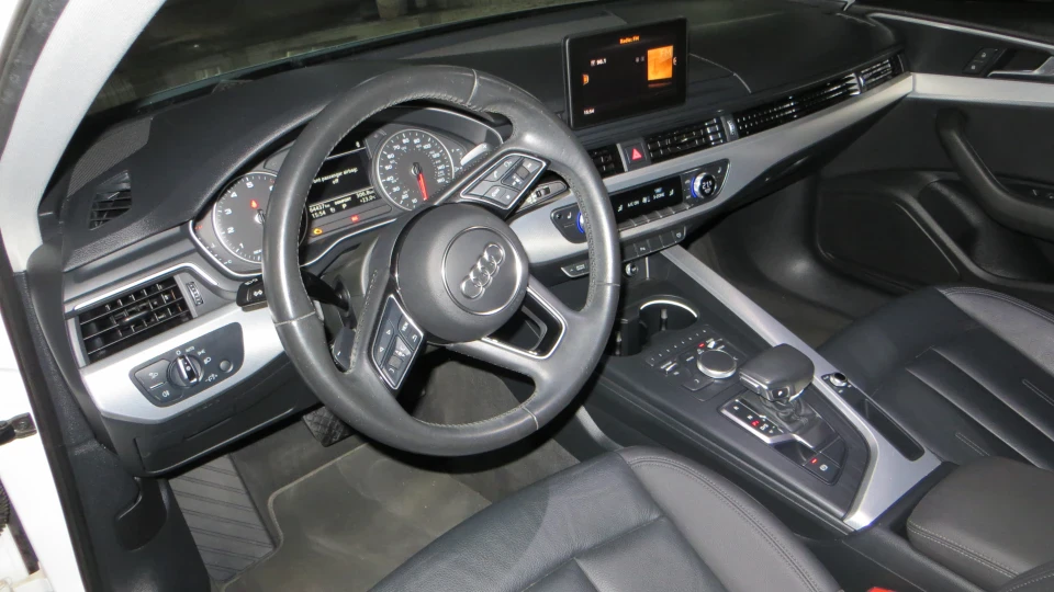 Audi A4 Чергова блондинка 3