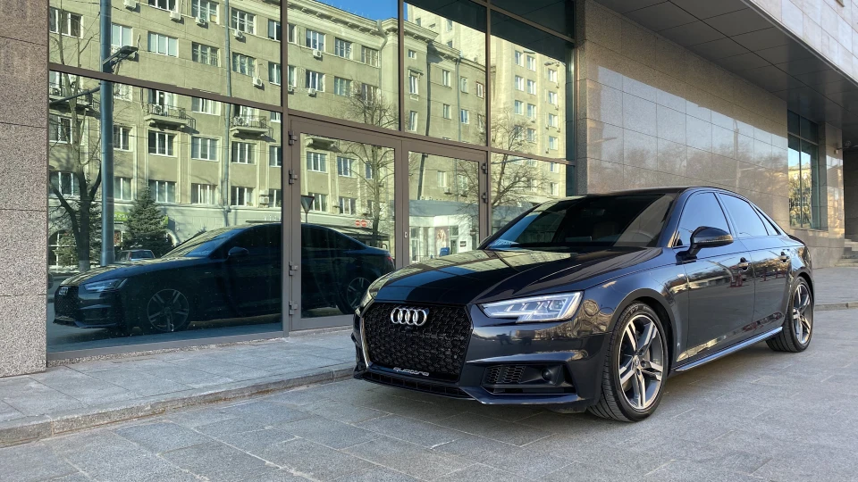 Audi A4 Prestige Moonlight Blue 2