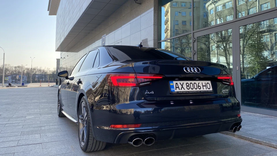 Audi A4 Prestige Moonlight Blue 3