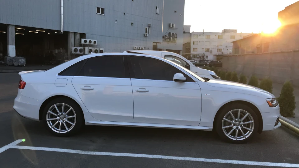 Audi A4 Quattro 2.0t 4