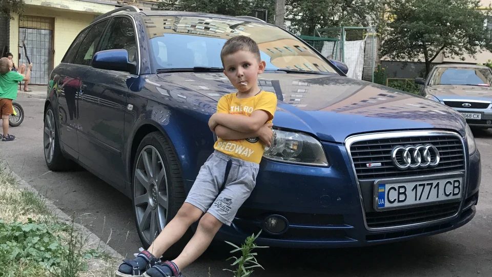 Audi A4 S-Line 2.0 TDI 5
