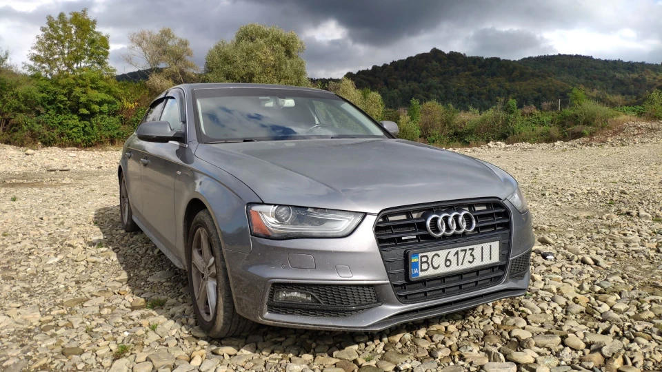 Audi A4 Сіра Фурія