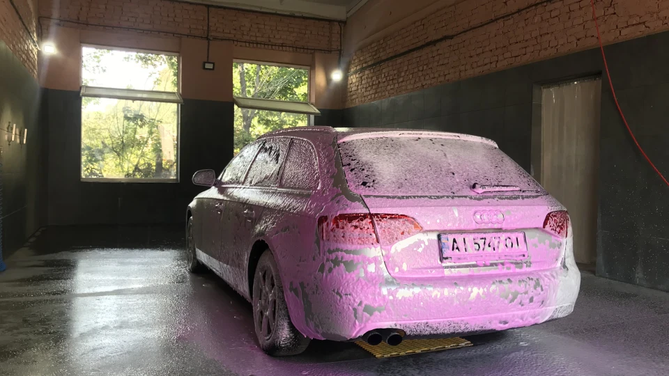 Audi A4 Сірий Малюк