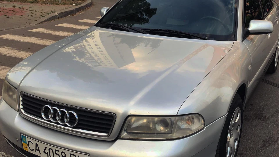 Audi A4 Сірка 2