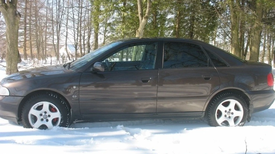 Audi A4 шоколадка 1.8T 2