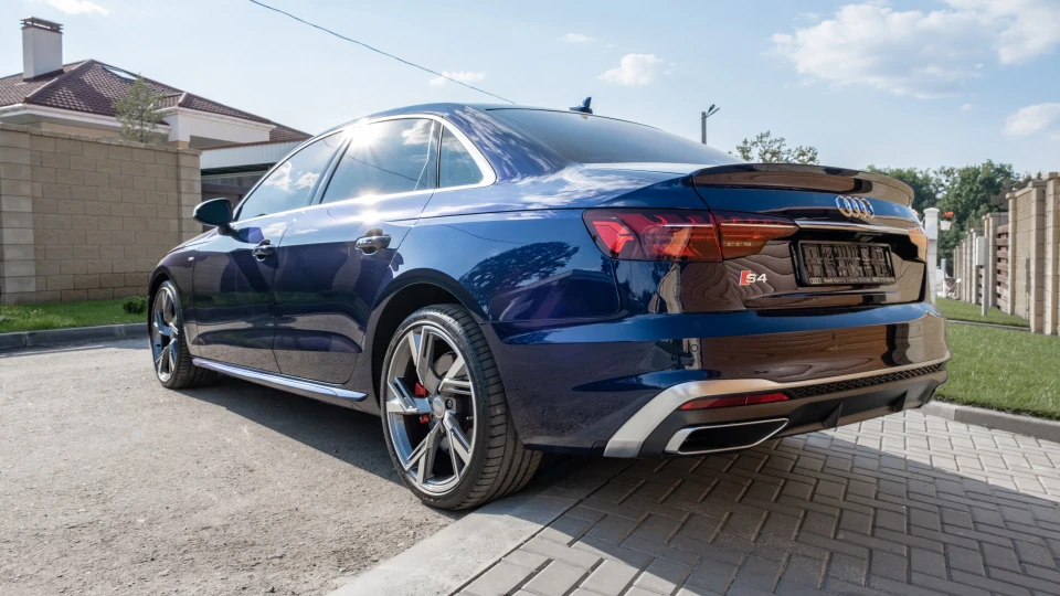 Audi A4 Styling S4 3