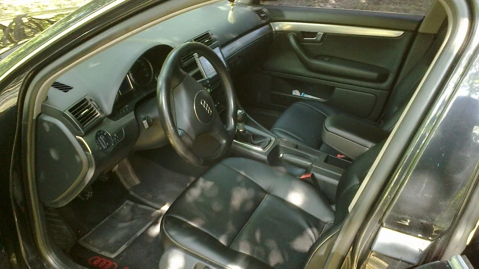 Audi A4 темна конячка 4