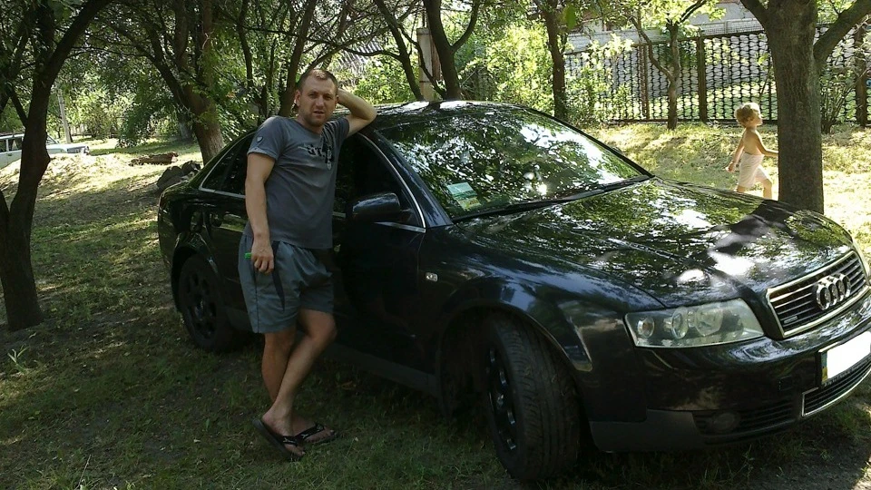 Audi A4 темна конячка 5
