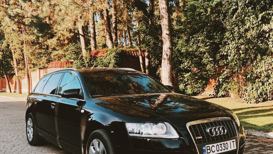 Audi A6 Avant 4