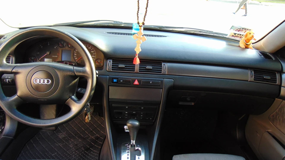 Audi A6 Avant 4