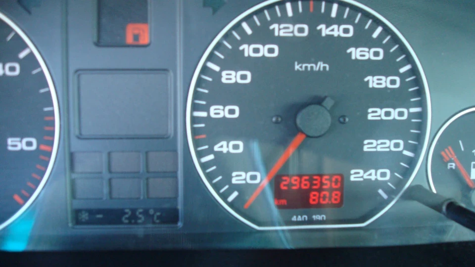 Audi A6 Avant 2,5 tdi AEL 103 кв 140л 2