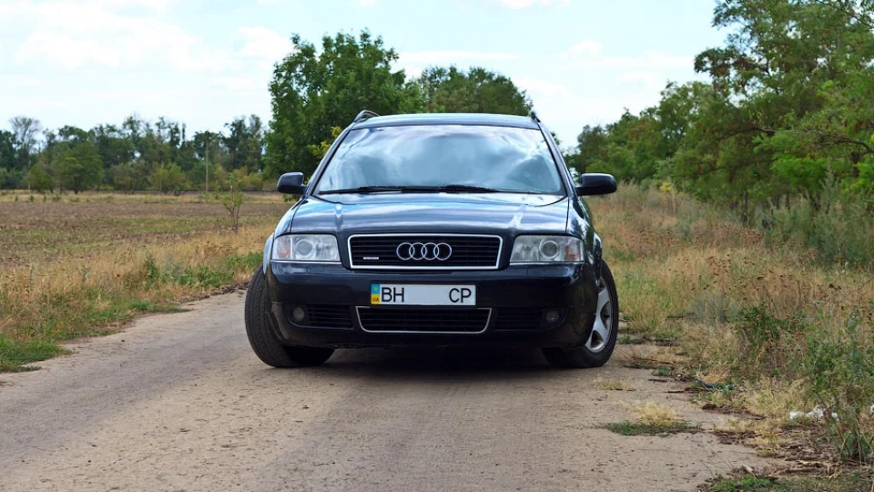 Audi A6 Avant 2.5 TDI avant quattro 2
