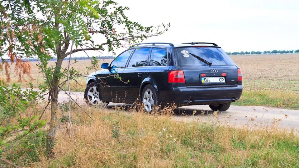 Audi A6 Avant 2.5 TDI avant quattro 4