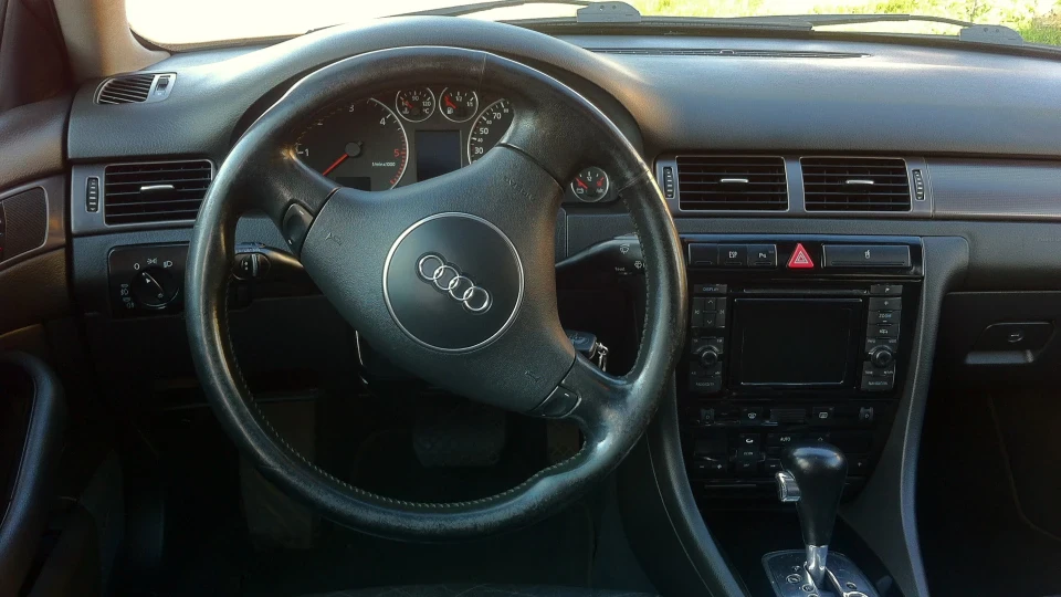 Audi A6 Avant 2.5 tdi 5