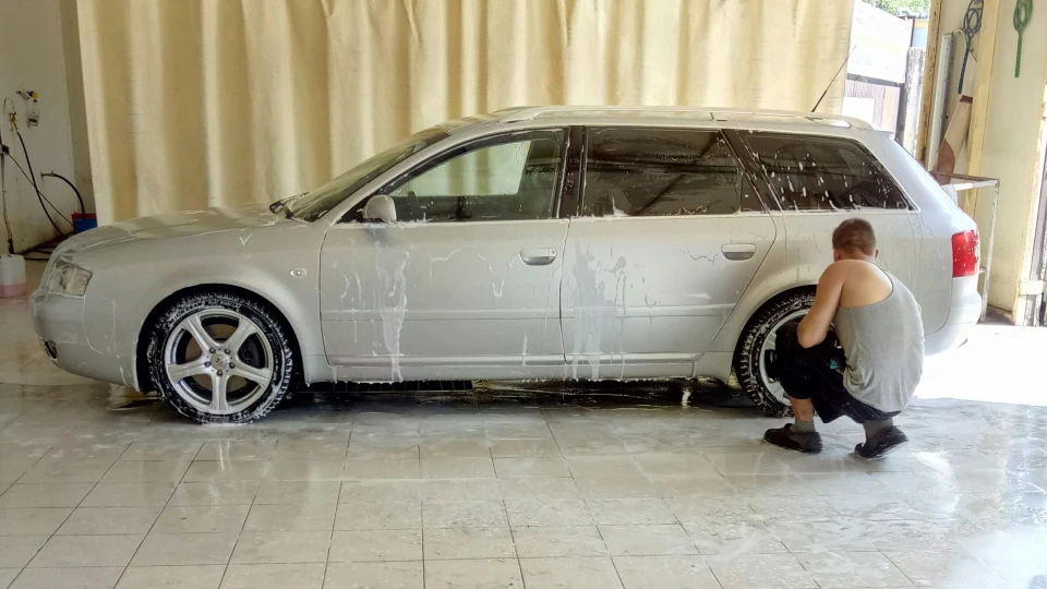 Audi A6 Avant 2.5TDI BAU quattro 3