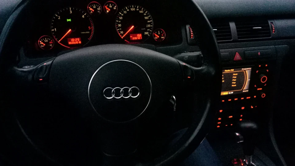 Audi A6 Avant 2.5TDI BAU quattro 4