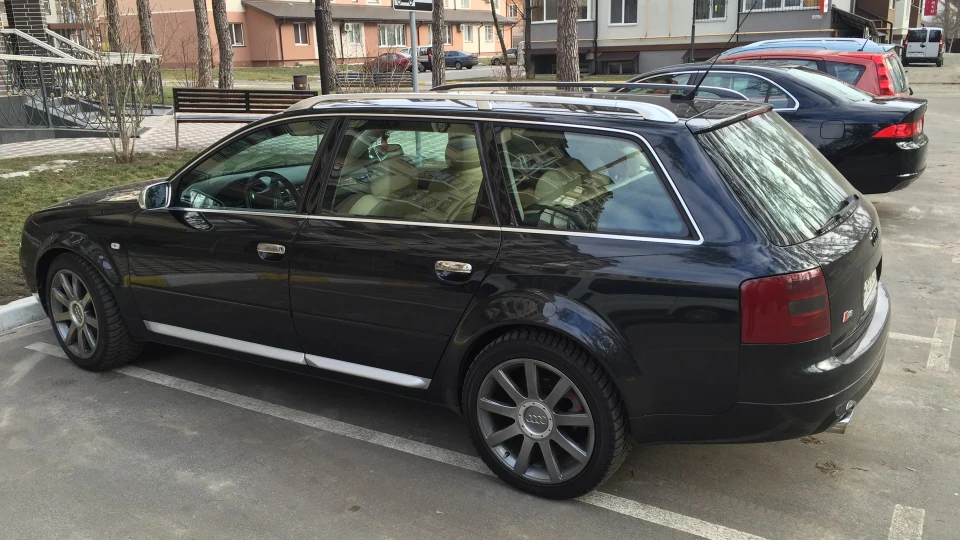 Audi A6 Avant 4.2 Бетмобіль) 2