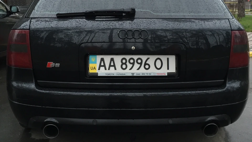 Audi A6 Avant 4.2 Бетмобіль) 4