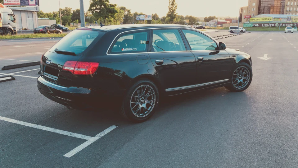 Audi A6 Avant Аудяшна брюнетка 2