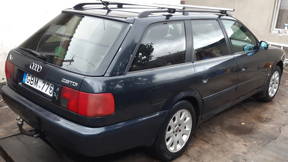 Audi A6 Avant C4 2