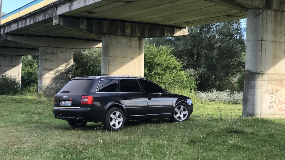 Audi A6 Avant QU. 2,5 TDI 3