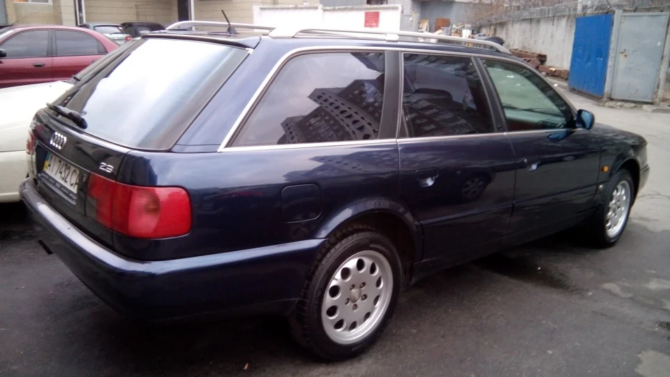Audi A6 Avant синій металік, 2.6 бенз 3