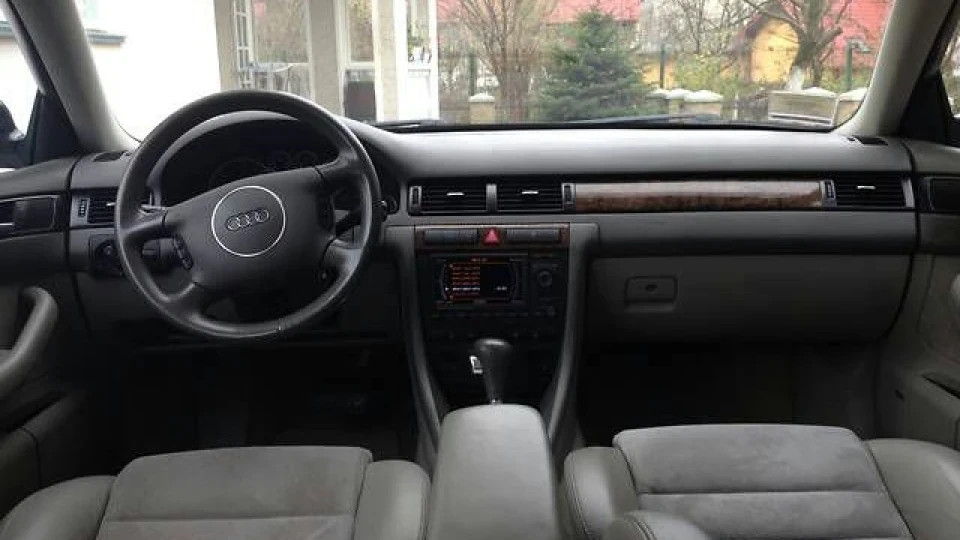 Audi A6 Avant У середині він теж білий ) 2