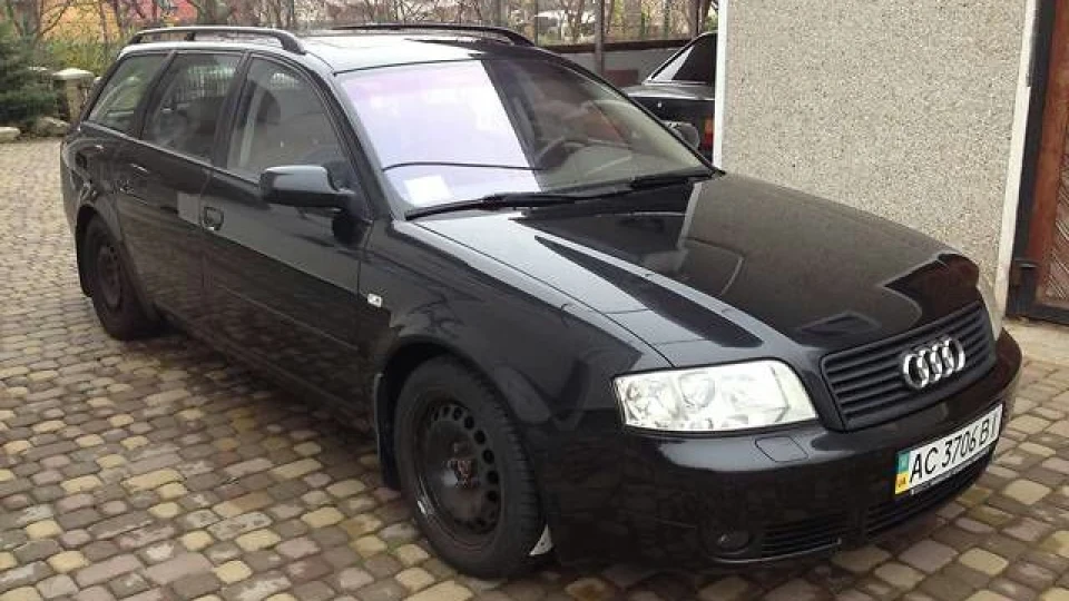Audi A6 Avant У середині він теж білий ) 3