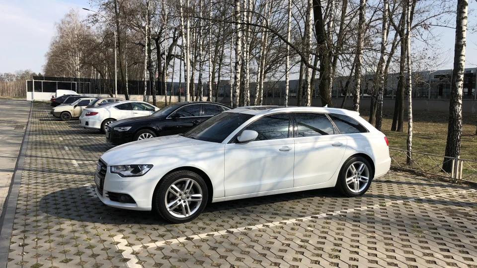 Audi A6 Avant White Shark
