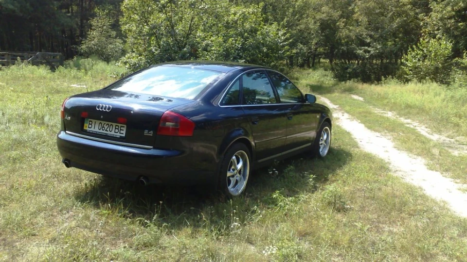 Audi A6 2.4 quattro 4