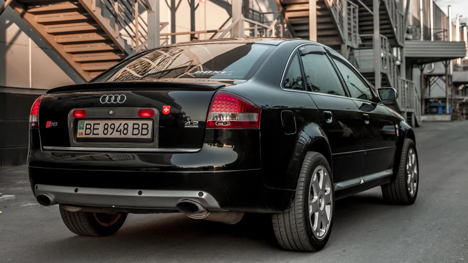 Audi A6 4.2 > S6 Brilliant Black 2