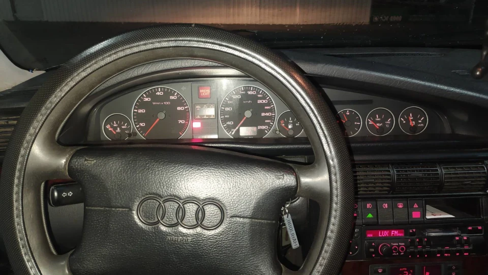 Audi A6 Avant quattro V6 2.6 4
