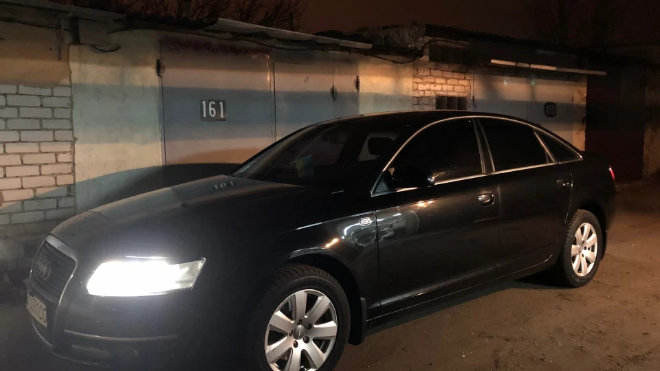 Audi A6 чорна блискавка