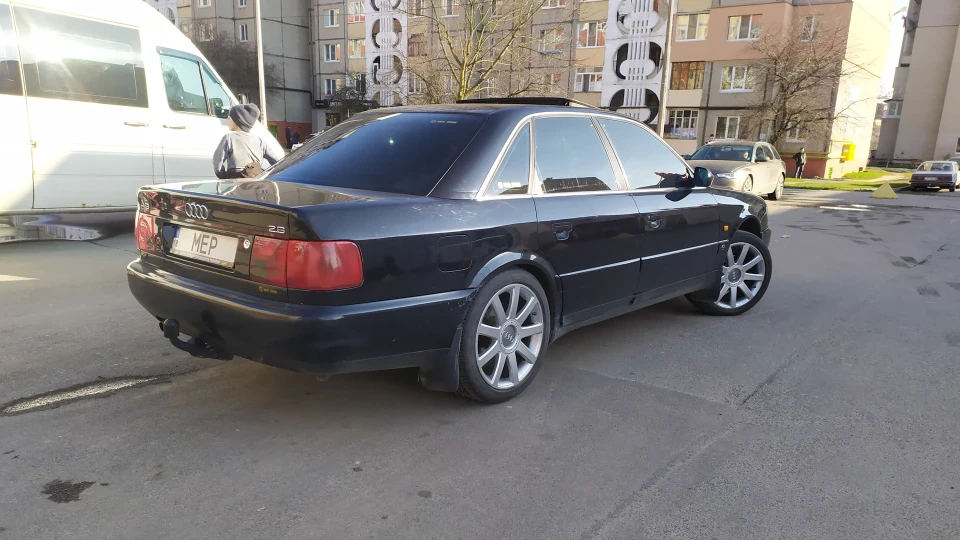 Audi A6 Чорна пантера