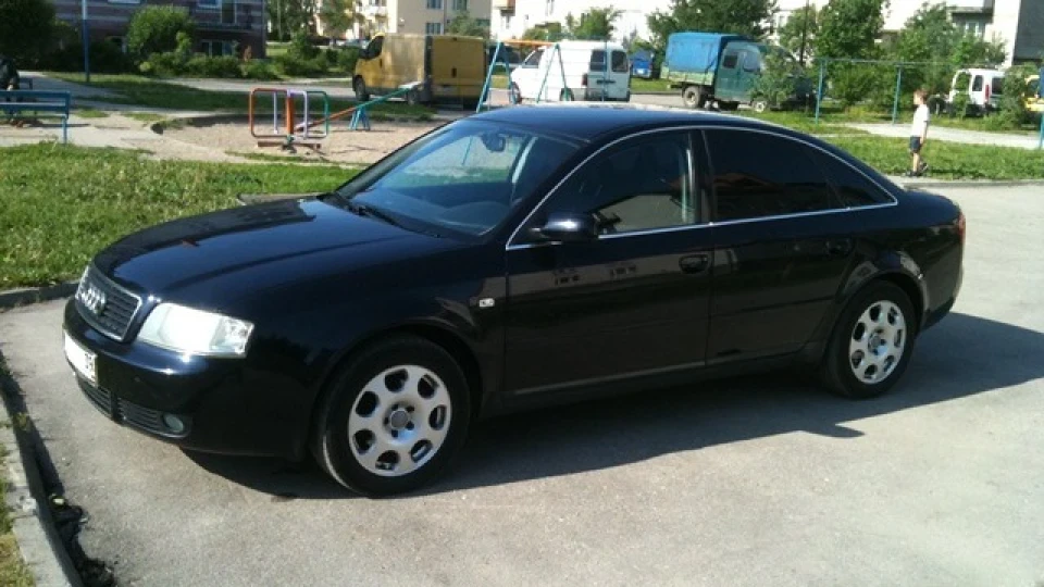 Audi A6 чорного кольору-1,9-TDI 2