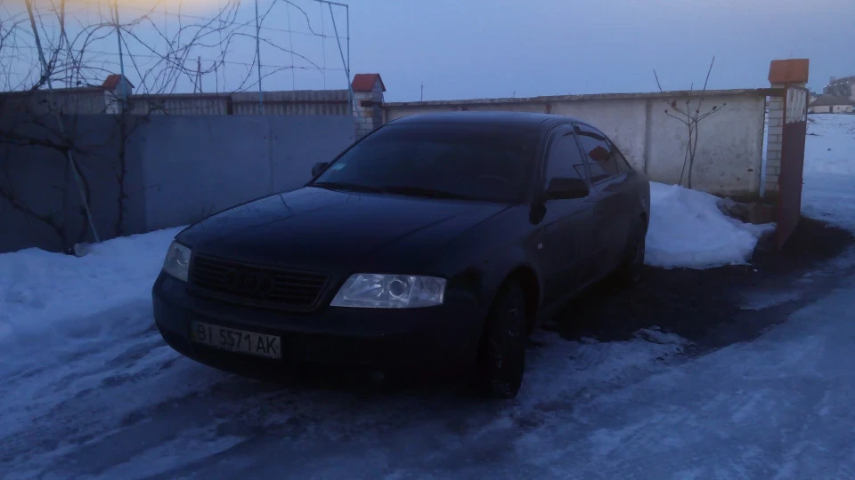 Audi A6 чорна блискавка