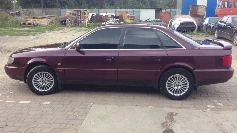 Audi A6 Колір стиглої вишні 2