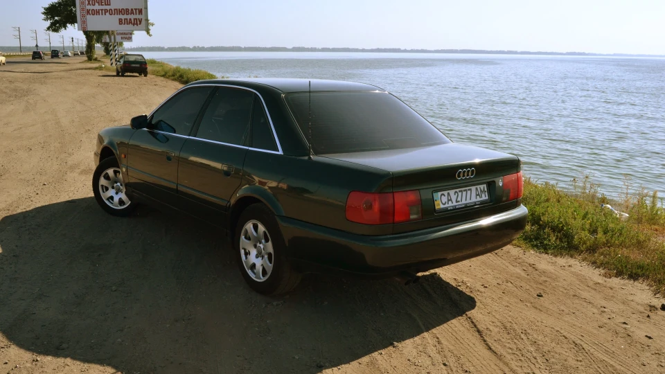 Audi A6 dark green rocket