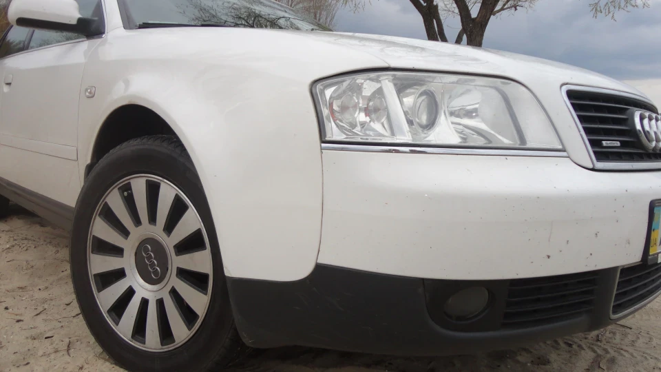 Audi A6 quattro 4