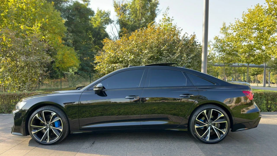 Audi A6 RS6 Sedan 4
