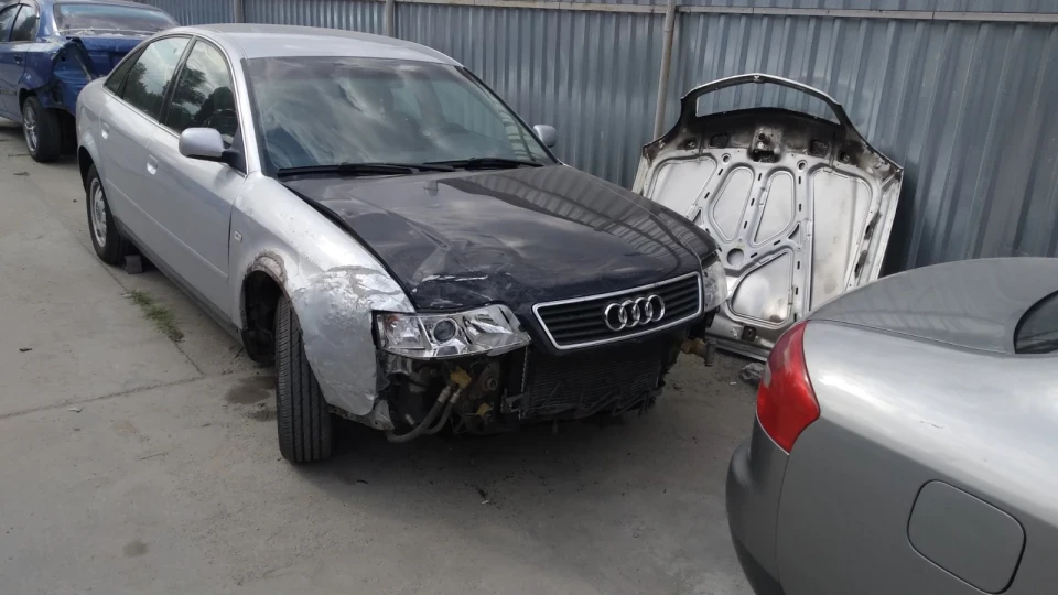 Audi A6 Сірий металік 2,8 бензі 4