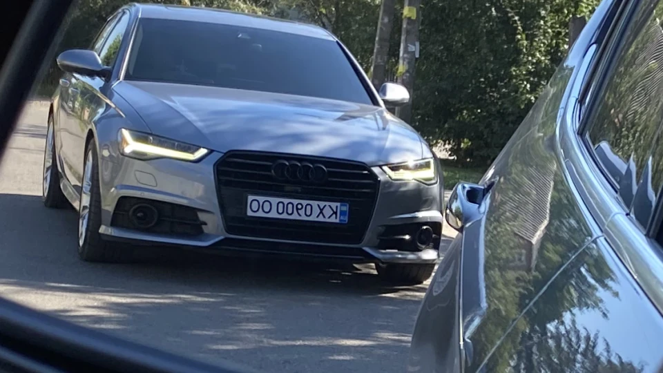 Audi A6 Сірий на чорному 3.0 бенз 3