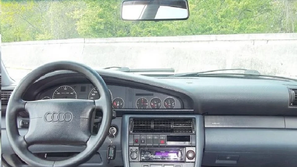 Audi A6 Silver plane 2